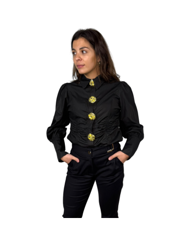 flower camisa negra broches dorados