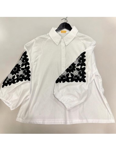 aguedas camisa blanca mangas puntilla negra